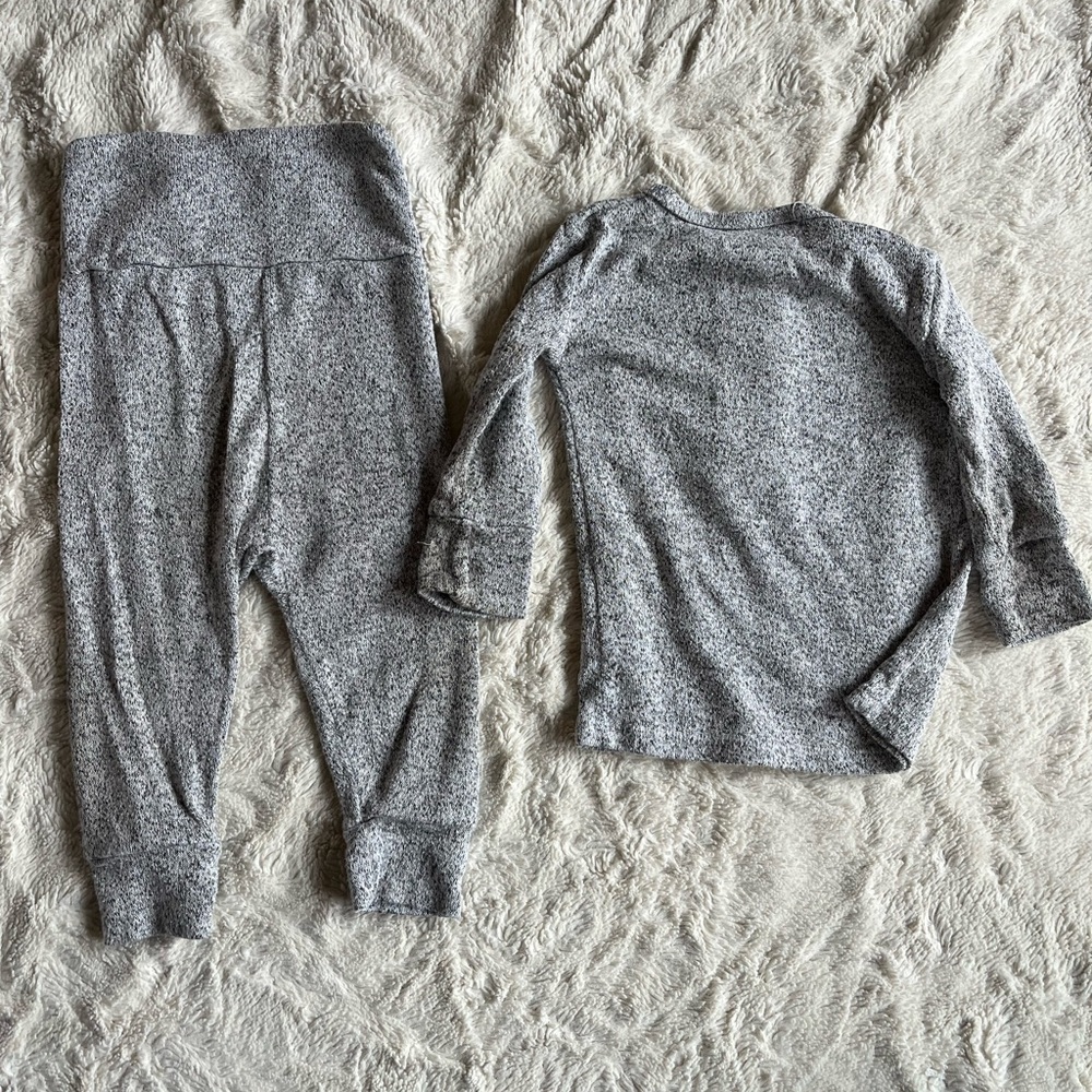 5 Piece Bundle - Lou Lou & Company Sweater Sets - Picture 8 of 9